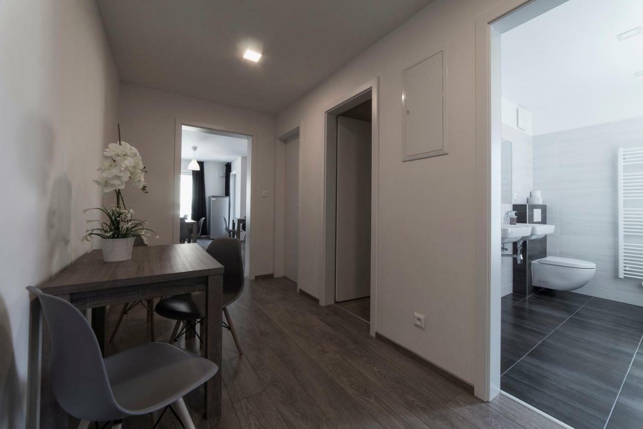 Hostel Homer Liben Прага Экстерьер фото
