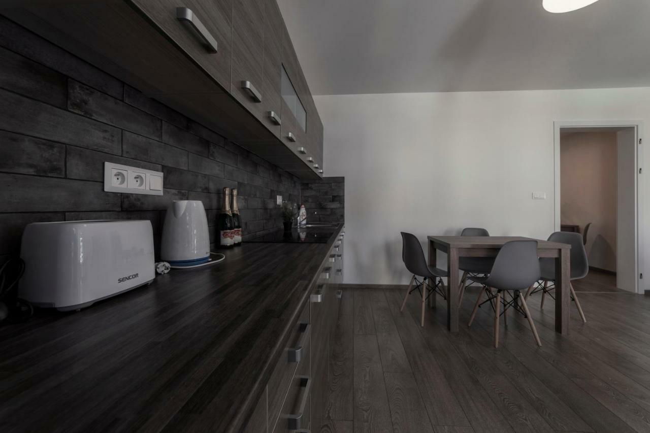 Hostel Homer Liben Прага Экстерьер фото